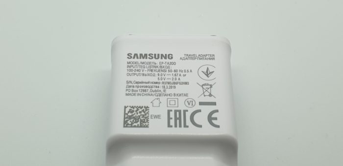 SAMSUNG HIŠNI POLNILEC 220V adapter EP-TA200 15W - bel