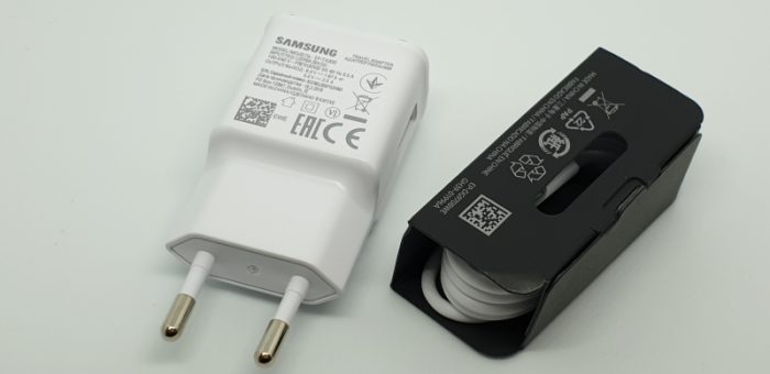 SAMSUNG HIŠNI POLNILEC EP-TA200 15W z USB Type C EP-DG970 - bel