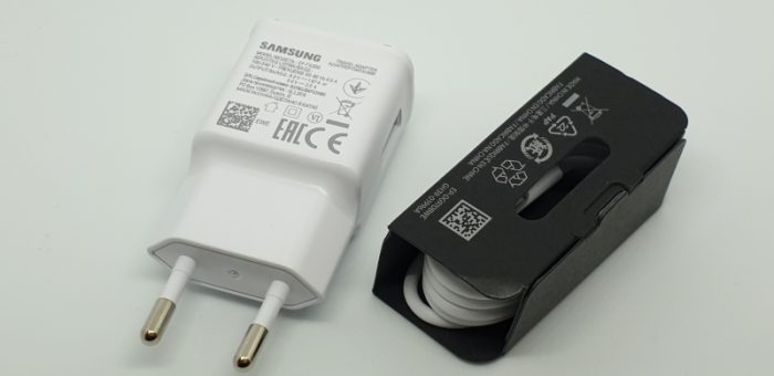 SAMSUNG HIŠNI POLNILEC EP-TA200 15W z USB Type C EP-DG970 - bel