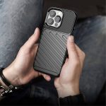 Silikonski ovitek Thunder Armor za iPhone 13 Pro - črn