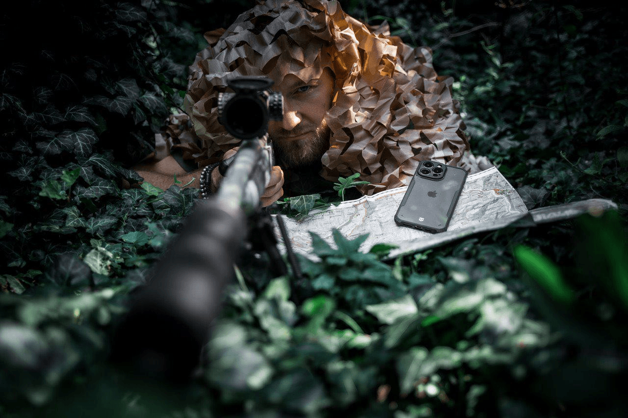 Tactical Quantum silikonski ovitek za iPhone 15 Pro Max - prozorno črn